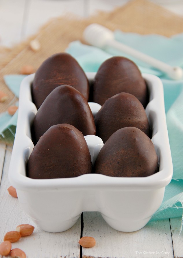 Healthy Chocolate Peanut Butter Eggs{raw & vegan}. Gluten-free, Dairy-free | thekitchenmccabe.com