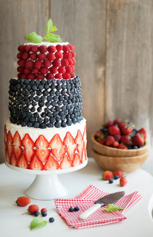 A Berry Covered Birthday Cake + a HUGE cake decorating secret ...